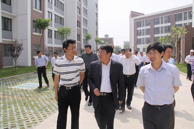 周解清,副主任杨惠菊,王金大,丁卜人,许卫国,秘书长周培基参加视察