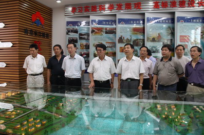 市人大常委会组织驻会组成人员和各市（县）区人大常委会负责人，赴南京、泰州两市学习考察.